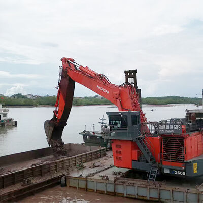 Экскаватор с удлиненной стрелой, разработанный для увеличенного радиуса действия и превосходной долговечности